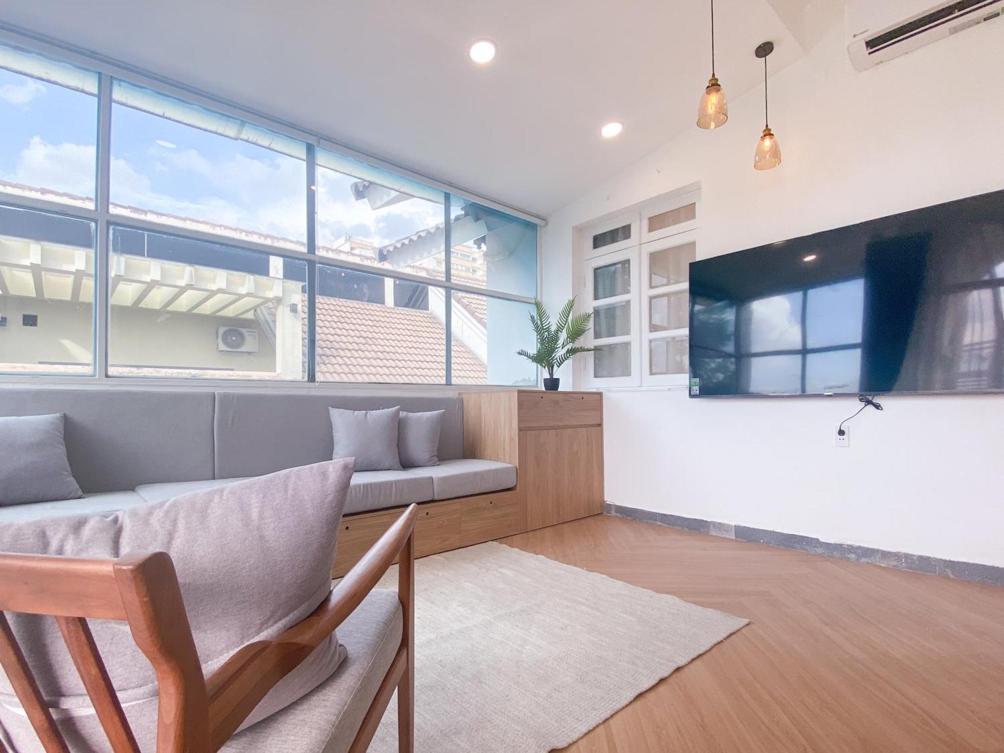 Zeus Living - In An Phu Apartment *