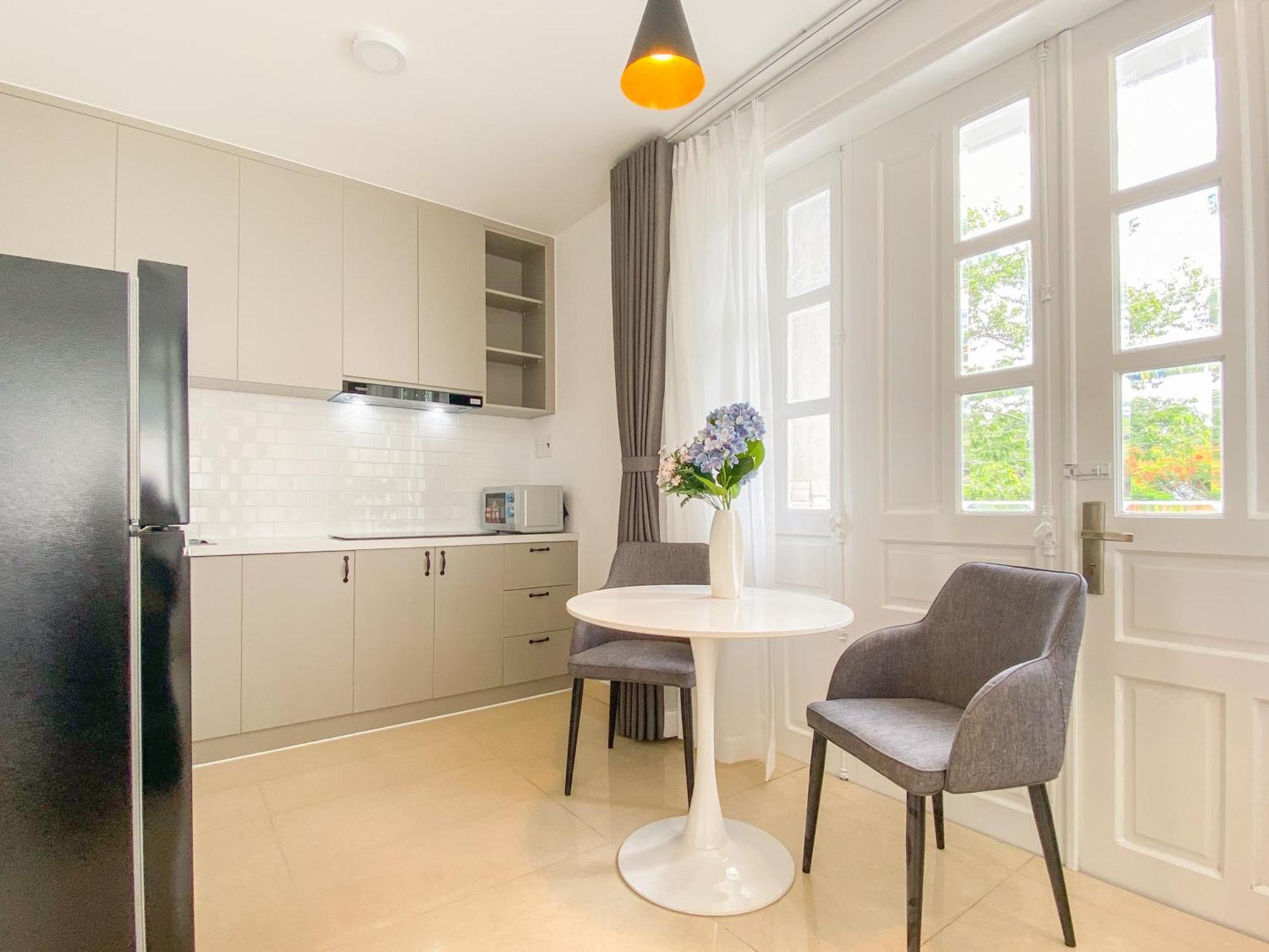 Zeus Living - In An Phu Apartment *